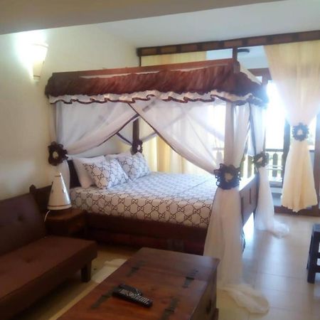 Golden Sands Resort Diani Beach Buitenkant foto