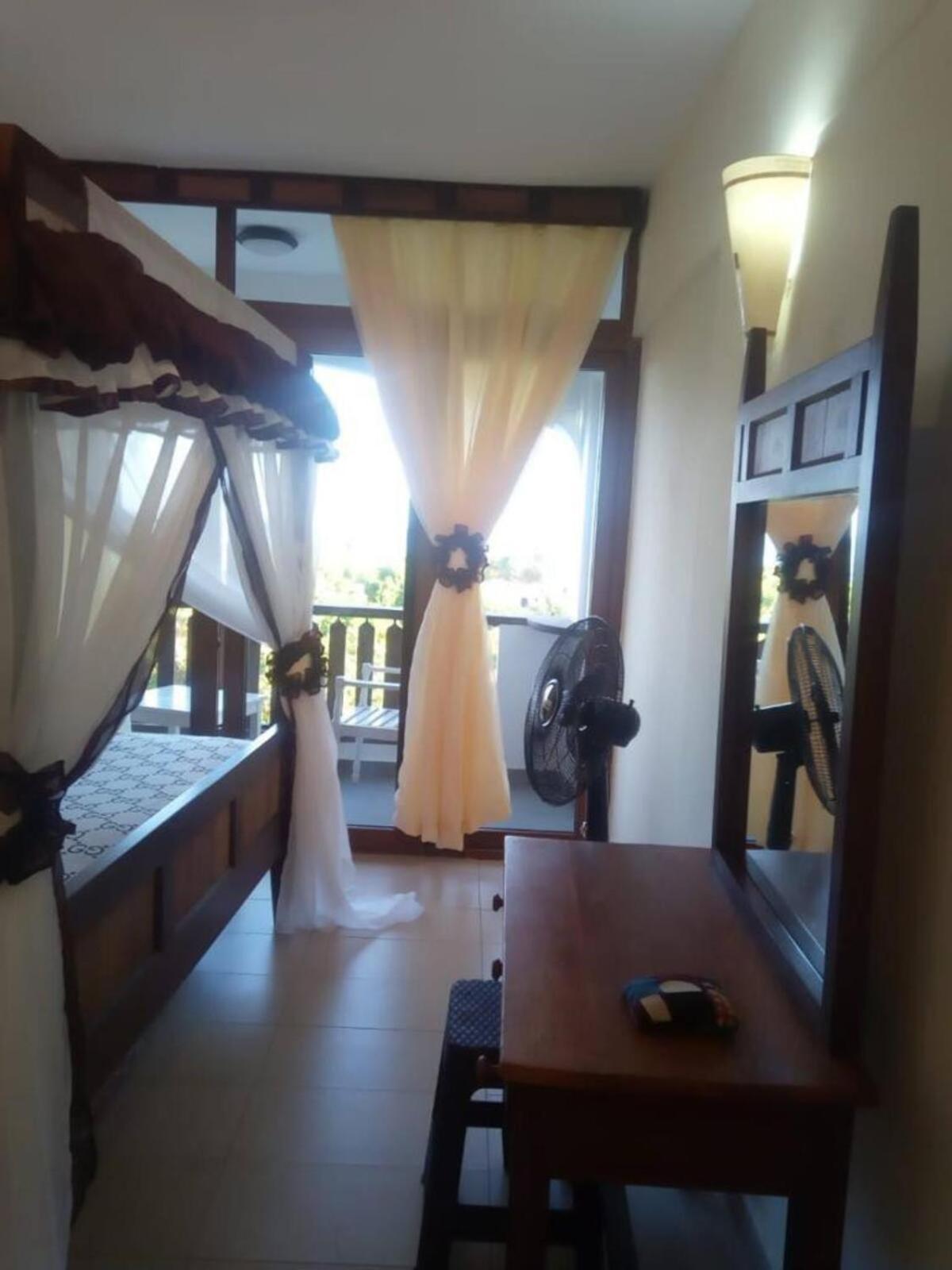 Golden Sands Resort Diani Beach Buitenkant foto